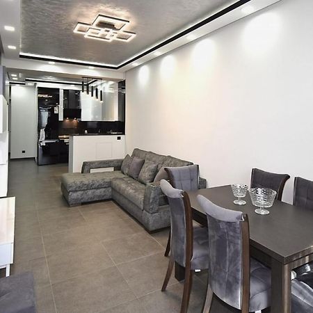 Luxuary 2Bedroom 2 Bathroom Apartment With Jacuzzi Yerevan Exterior photo