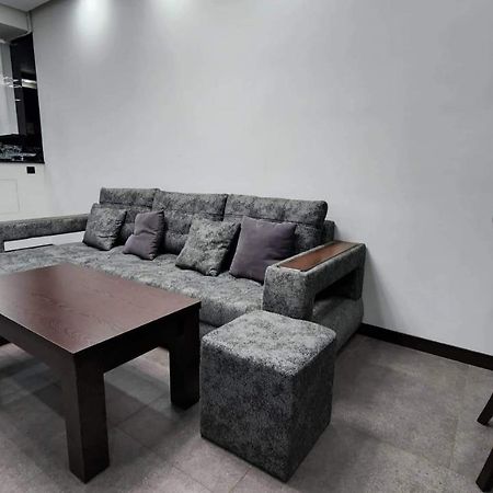 Luxuary 2Bedroom 2 Bathroom Apartment With Jacuzzi Yerevan Exterior photo