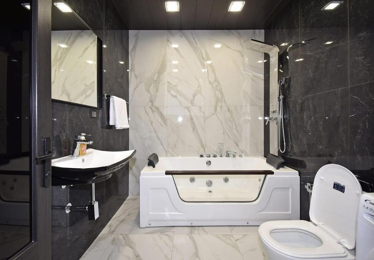 Luxuary 2Bedroom 2 Bathroom Apartment With Jacuzzi Yerevan Exterior photo