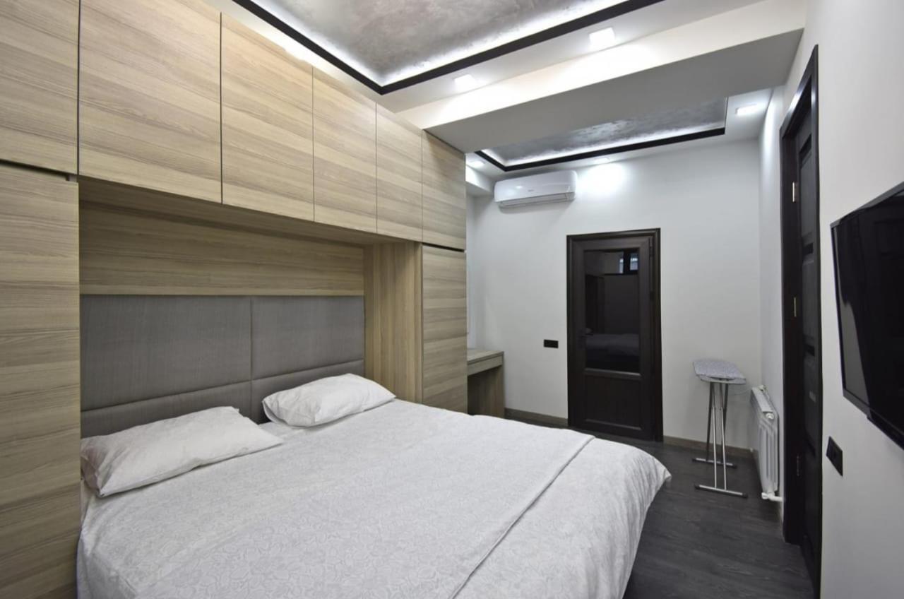 Luxuary 2Bedroom 2 Bathroom Apartment With Jacuzzi Yerevan Exterior photo