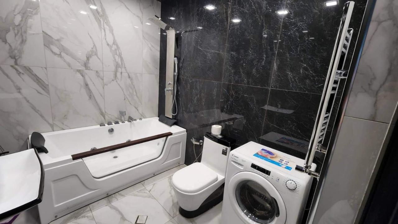 Luxuary 2Bedroom 2 Bathroom Apartment With Jacuzzi Yerevan Exterior photo