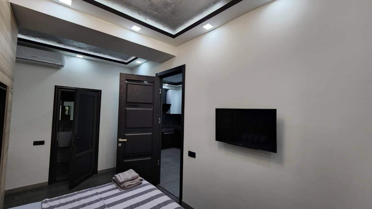 Luxuary 2Bedroom 2 Bathroom Apartment With Jacuzzi Yerevan Exterior photo