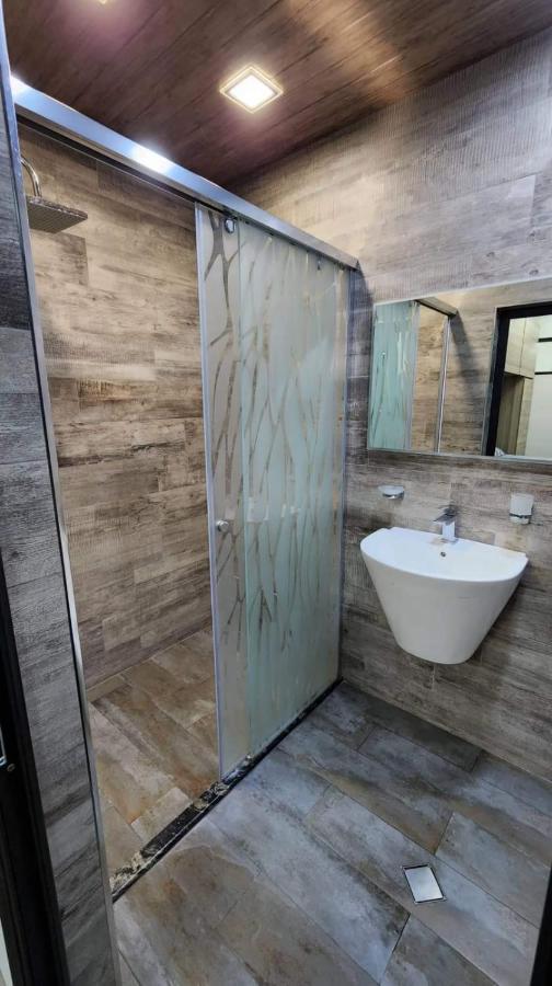 Luxuary 2Bedroom 2 Bathroom Apartment With Jacuzzi Yerevan Exterior photo